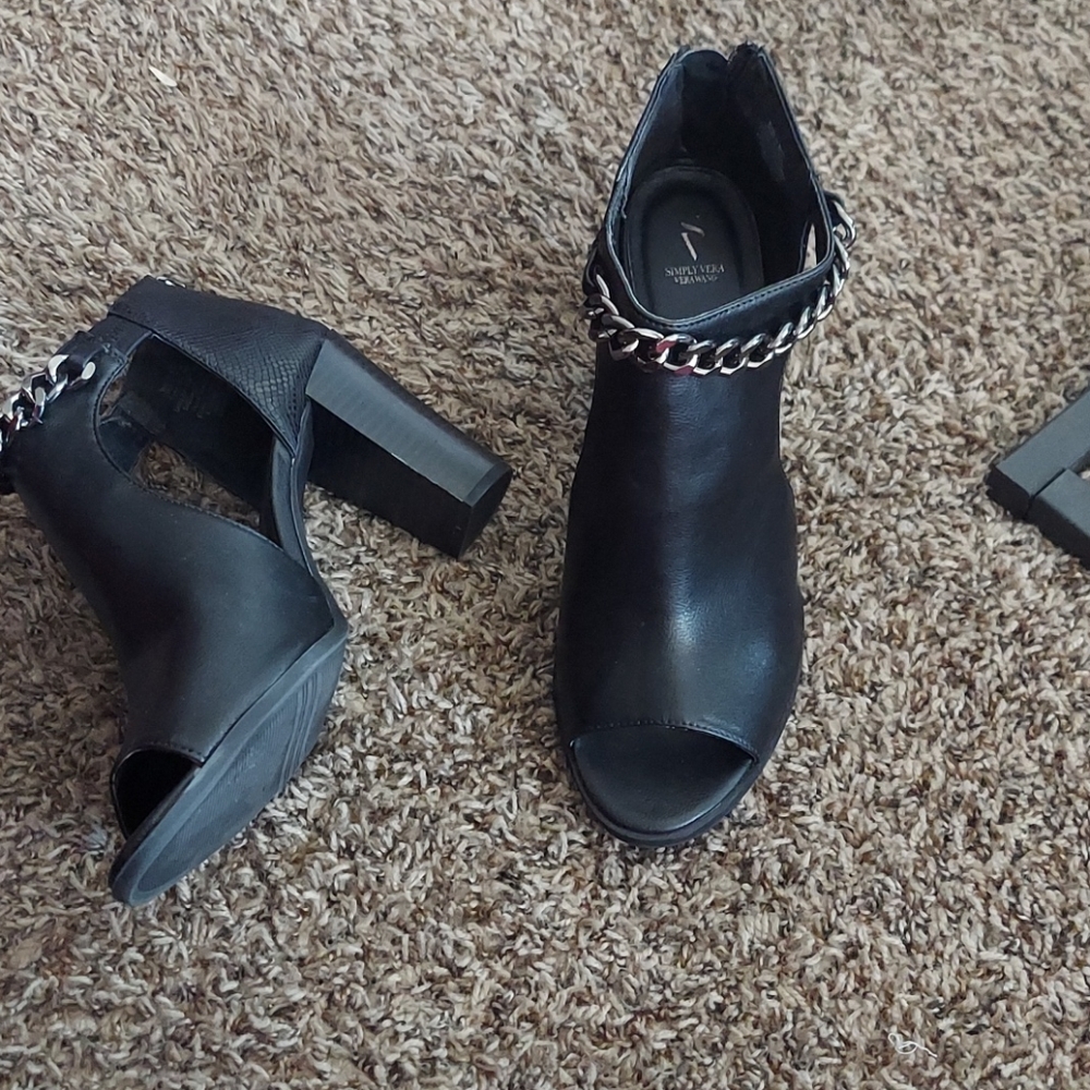 Vera Wang shoes